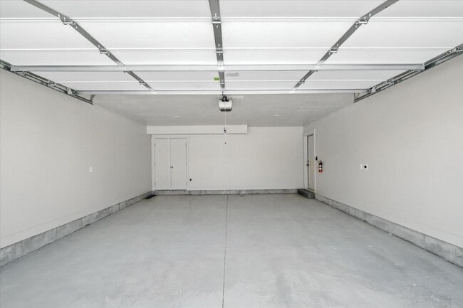 Building Photo - Eastside View Townhomes