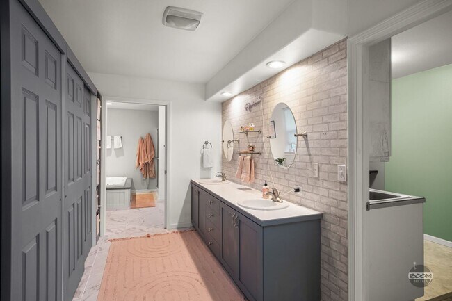 Building Photo - Charming Palmer Home!