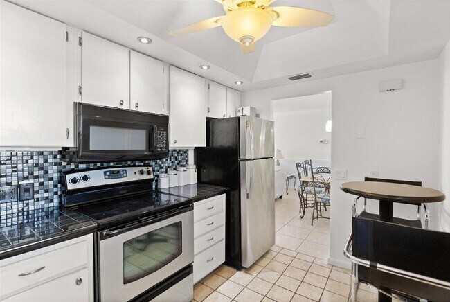 Building Photo - 225 S Beach Rd