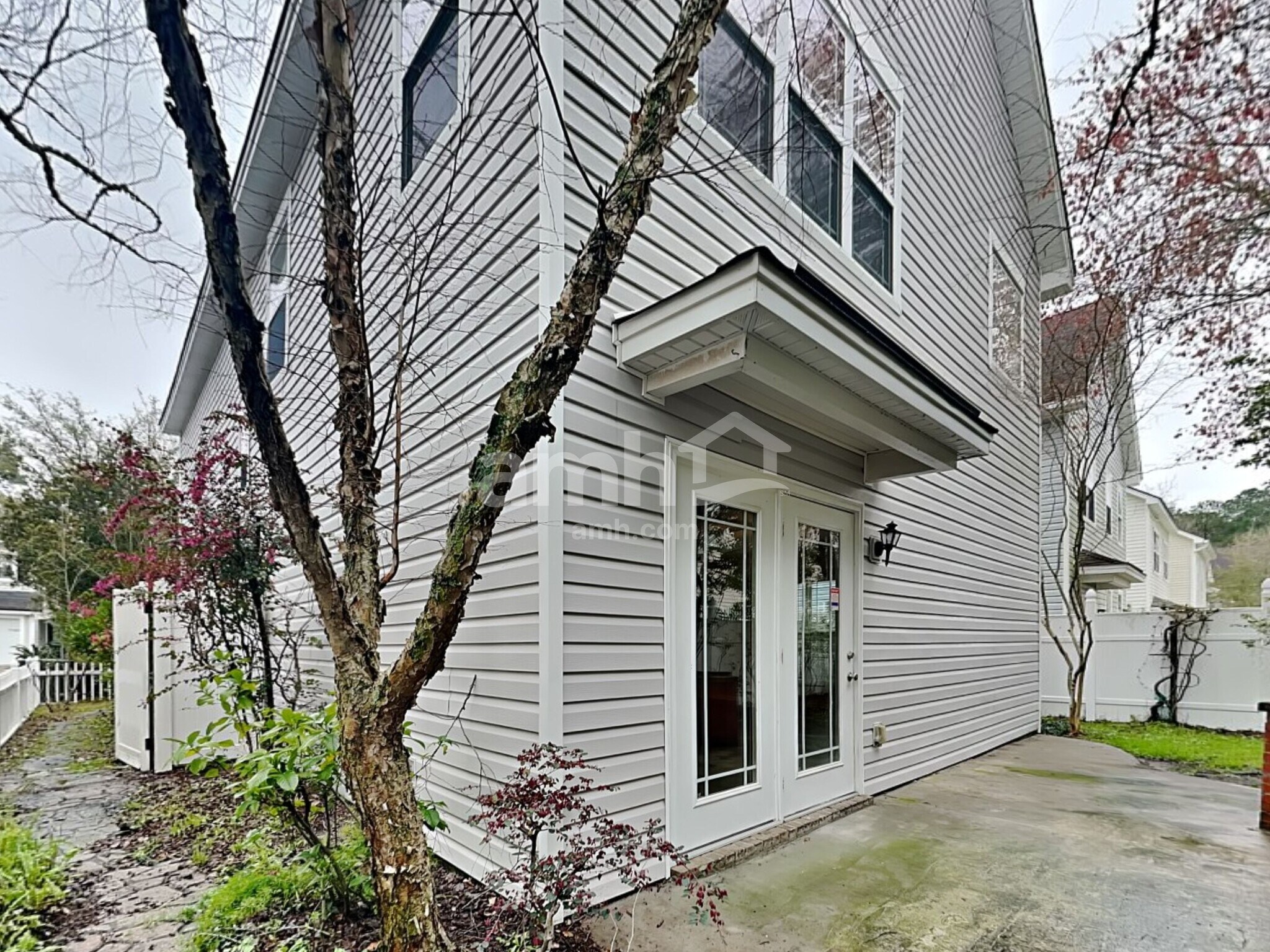 Building Photo - 75 Summer Hill Way