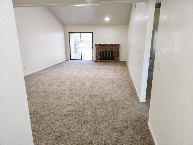 Building Photo - 5237 E Lyell Ave