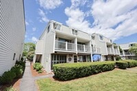 Building Photo - New for 2025! Newly Renovated Winter Renta...