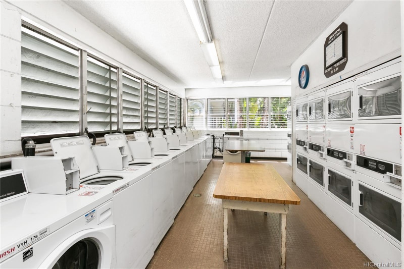 Building Photo - 2845 Waialae Ave