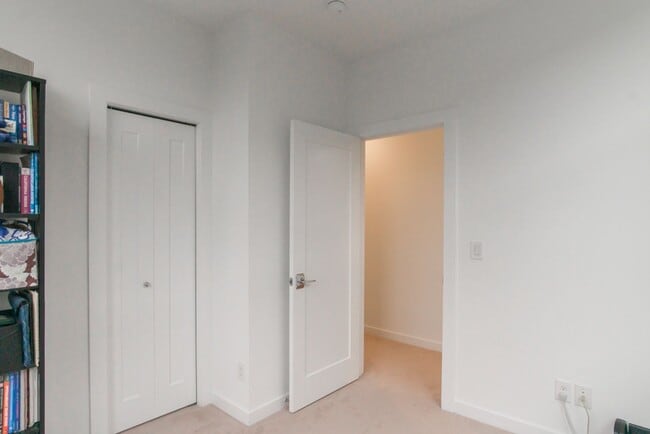 Building Photo - 3Bd/3Ba Seattle Townhouse