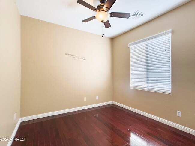 Building Photo - 1084 N Martingale Rd