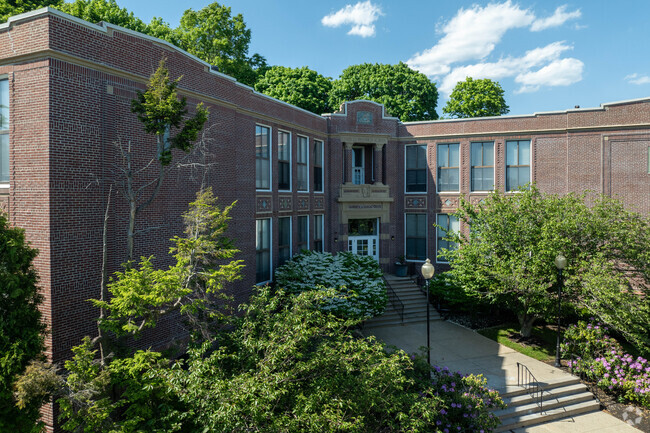 841 Parker Street is located in the Roxbury Submarket of Boston. - The Bulfinch