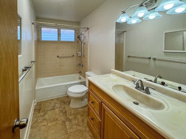 Building Photo - Single-Family Home in Kaimuki, 3 Bedrooms,...