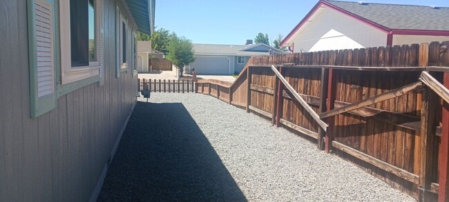 Building Photo - Updated 3 bedroom with A/C and Yard