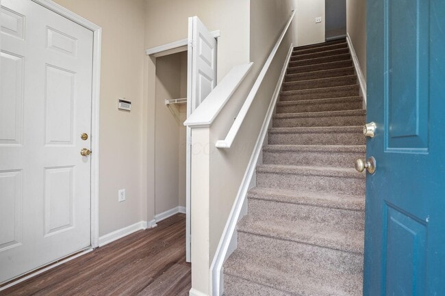 Building Photo - 4951 Stratford Pine Ln