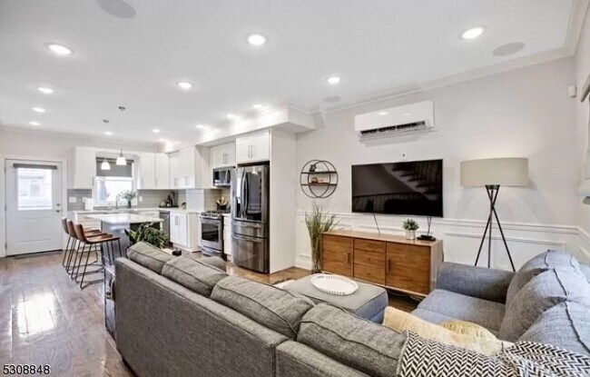 Building Photo - 5 W 19th St