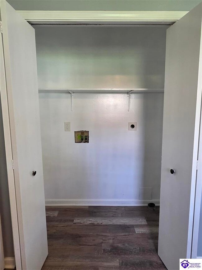 Building Photo - 888 N Woodland Dr