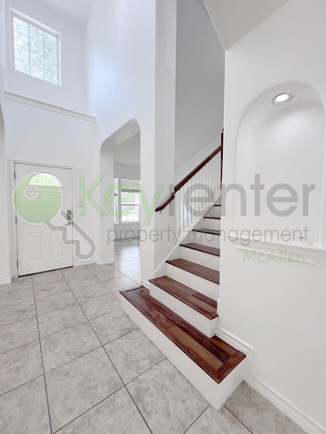Building Photo - Beatutiful 5Bed/3Bath in Mcallen TX Now Av...