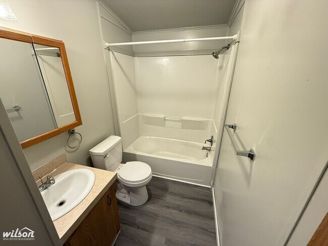 Building Photo - Spacious Yakima Home with Fenced Yard & Gr...