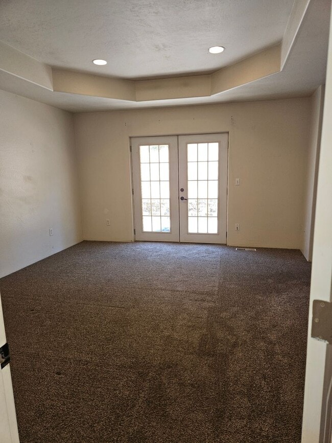 Building Photo - Beautiful custom home