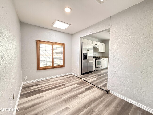 Building Photo - 10405 Ashwood Dr