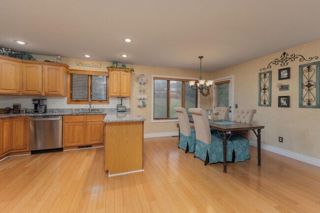 Building Photo - 3 Bedroom Home 2 Bath 2 Car Garage - Great...