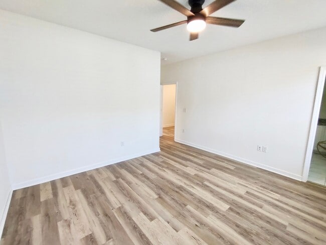 Building Photo - LUXURIOUS HIGH-END 2-story townhome in Market Common - walk to everything!