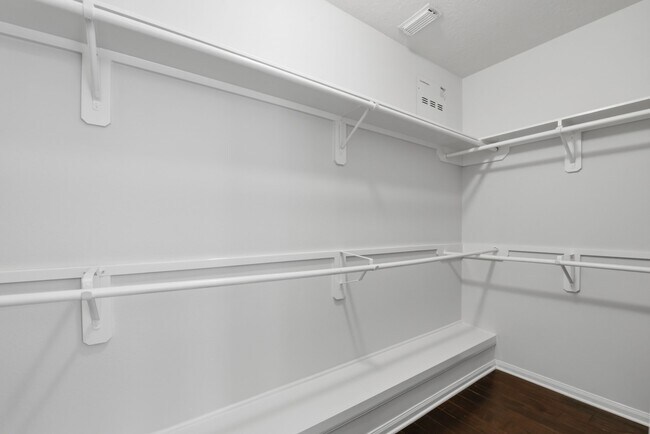 Building Photo - 7519 Chathan Glen Ln