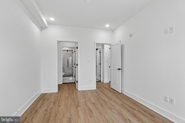 Building Photo - 2331 E York St