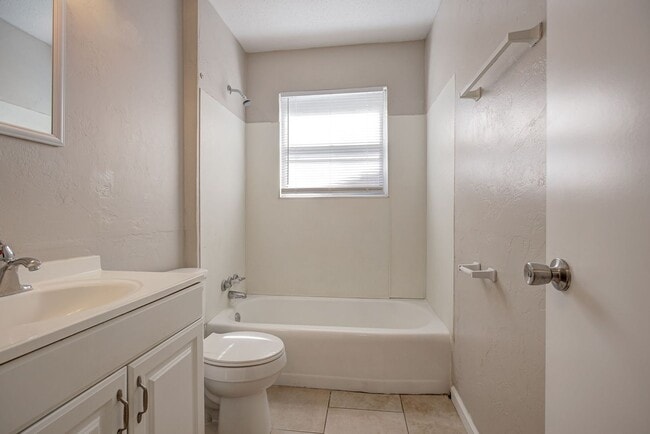 Building Photo - First Full Month's Rent Free! Spacious 3BD/1.BTH Home in Spencer