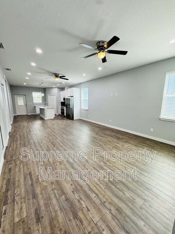 Building Photo - 6073 Vermont Ave