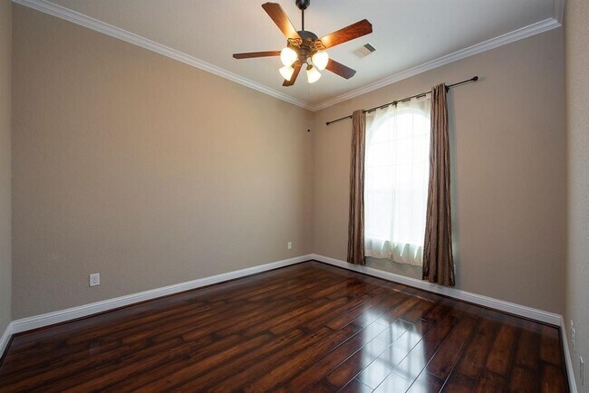 Building Photo - 106 Bella Luce