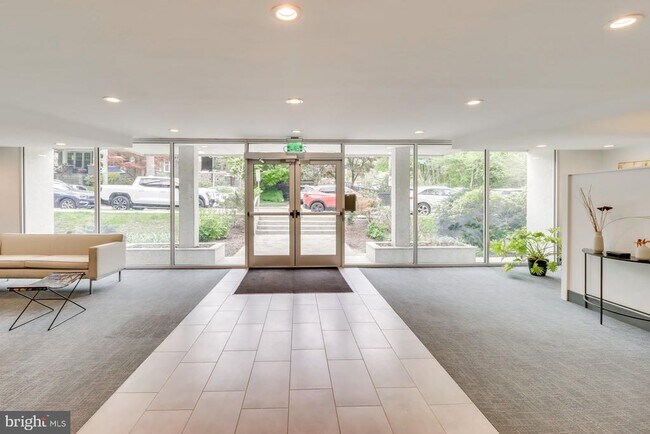 Building Photo - 2710 Macomb St NW