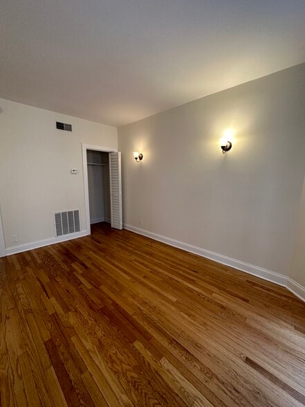 Building Photo - 4036 N Ashland Ave