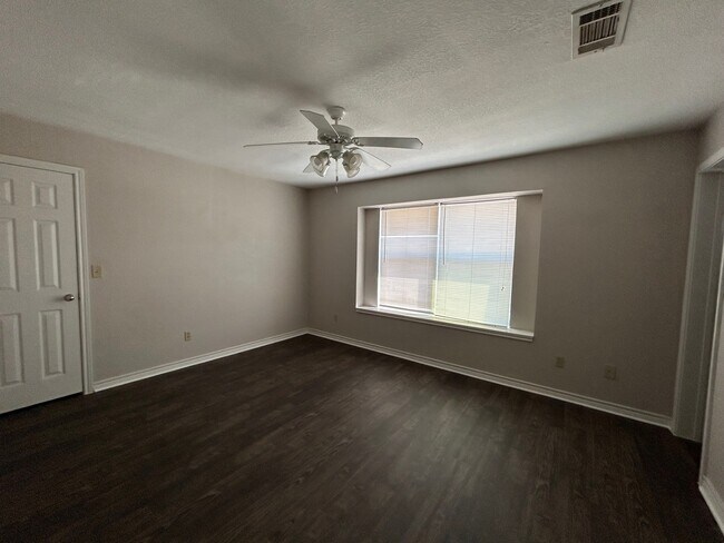 Building Photo - 2507 Pascal Ct