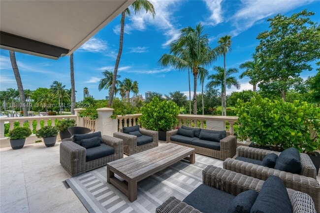 Building Photo - 2514 Fisher Island Dr