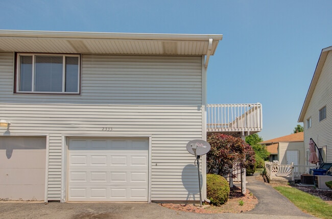Primary Photo - 2333 Carnation Dr