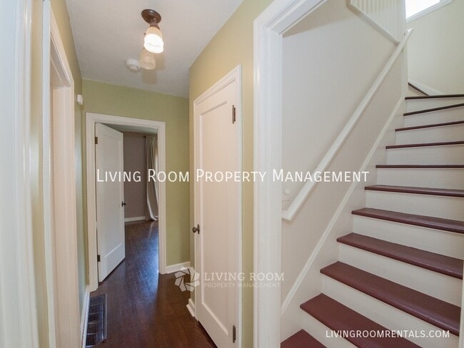 Building Photo - 5026 N Commercial Ave