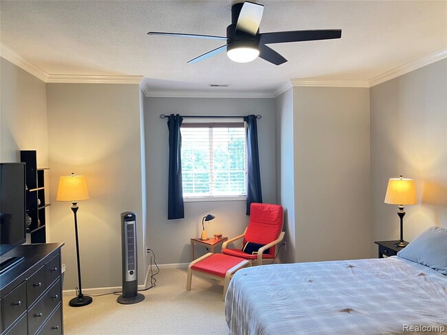 Building Photo - 331 Scio Village Ct