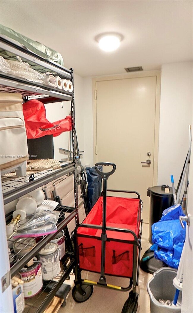 Building Photo - 1717 N Bayshore Dr