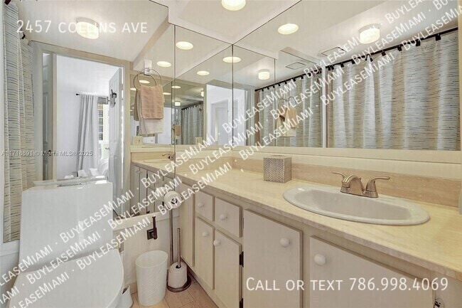 Building Photo - 2457 Collins Ave