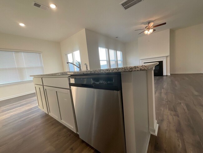 Building Photo - Nice 3 bedroom/2 bath - East Morristown