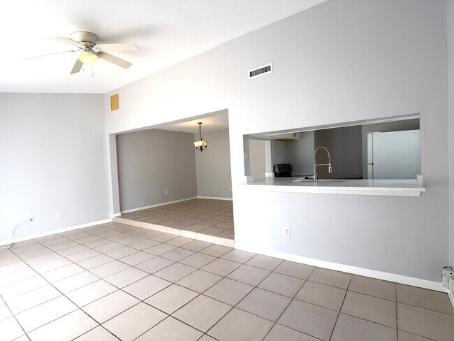 Building Photo - 306 Mango Dr