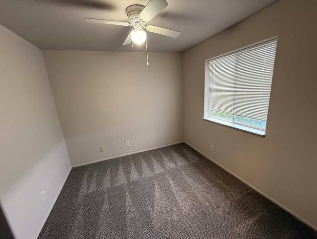 Building Photo - 2950 NE Nikki Ct