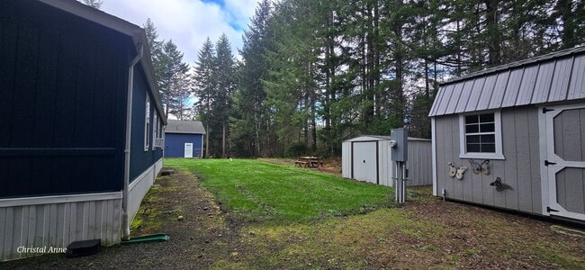 Building Photo - Looking for a room mate PRIVATE 2 Bedroom 1 Bath