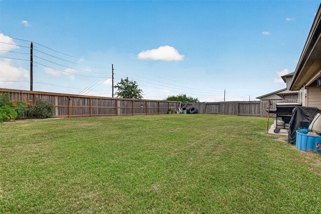 Building Photo - 811 Petunia Falls Ln