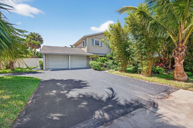 Building Photo - 2025 Jimmy Buffett Mem Hwy