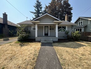 Building Photo - Charming Portland Home with Original Hardwood Floors, Finished Basement & Large Kitchen