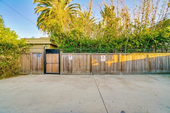 Building Photo - 3131 E Corto Pl