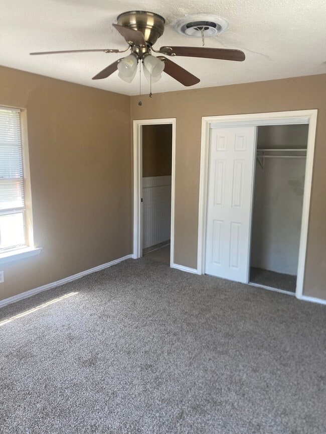 Building Photo - 1507 S Main St