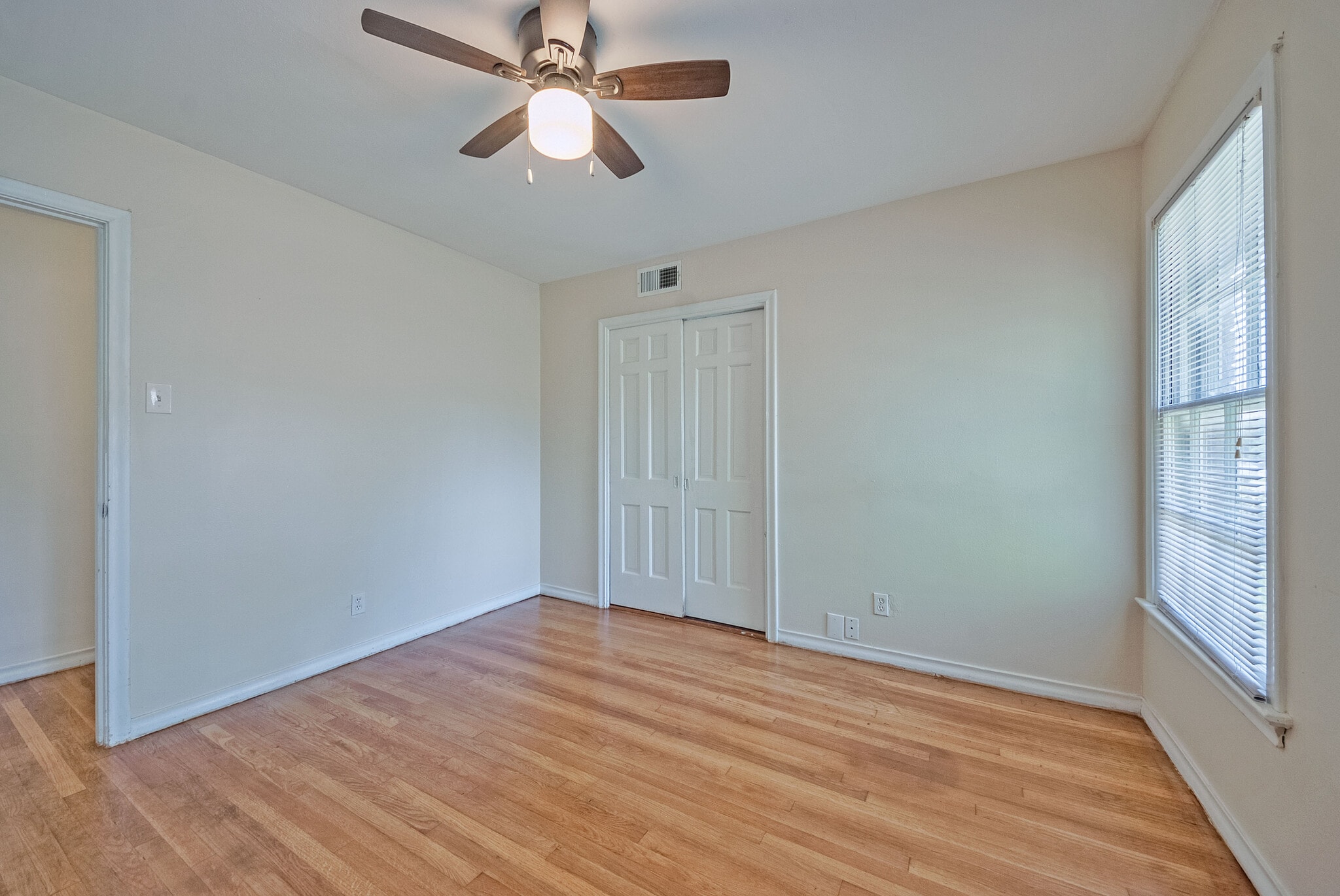 Building Photo - 1653 Mariposa Dr