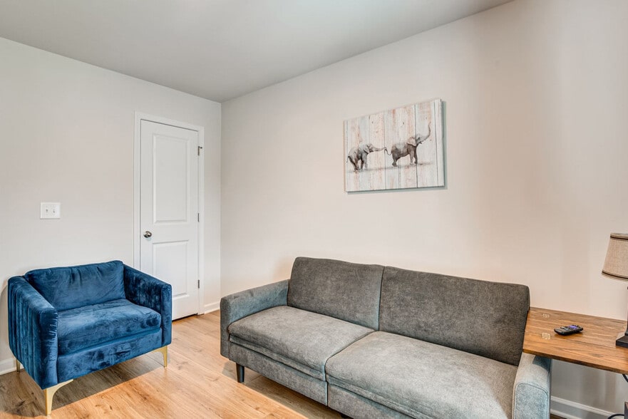 Building Photo - 4252 Notting Hill Dr SW
