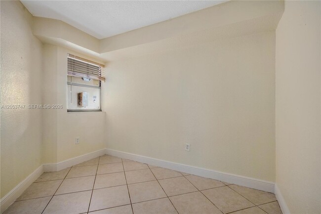 Building Photo - 15545 Miami Lakeway N