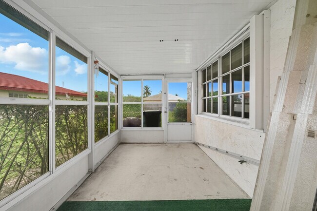 Building Photo - 1443 SW 27th Ave