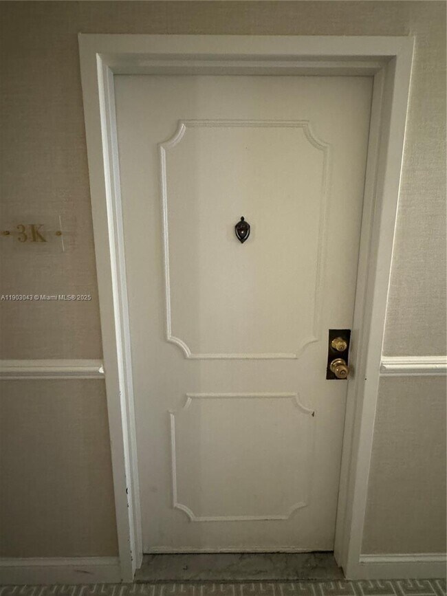 Building Photo - 5750 Collins Ave