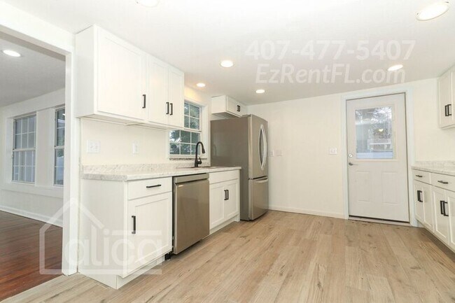 Building Photo - 135 W Chesley Ave